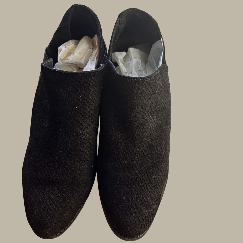 me Too black booties